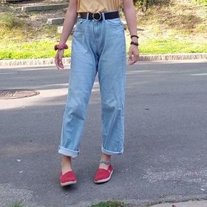 high rise light wash uniqlo jeans